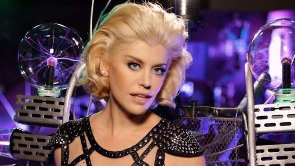 Loredana si-a schimbat spectaculos look-ul, spre incantarea fanilor sai: 