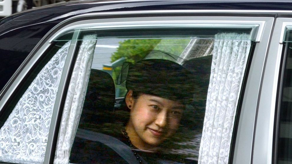 Cine este bărbatul de rând cu care prințesa Ayako a Japoniei se va mărita în octombrie