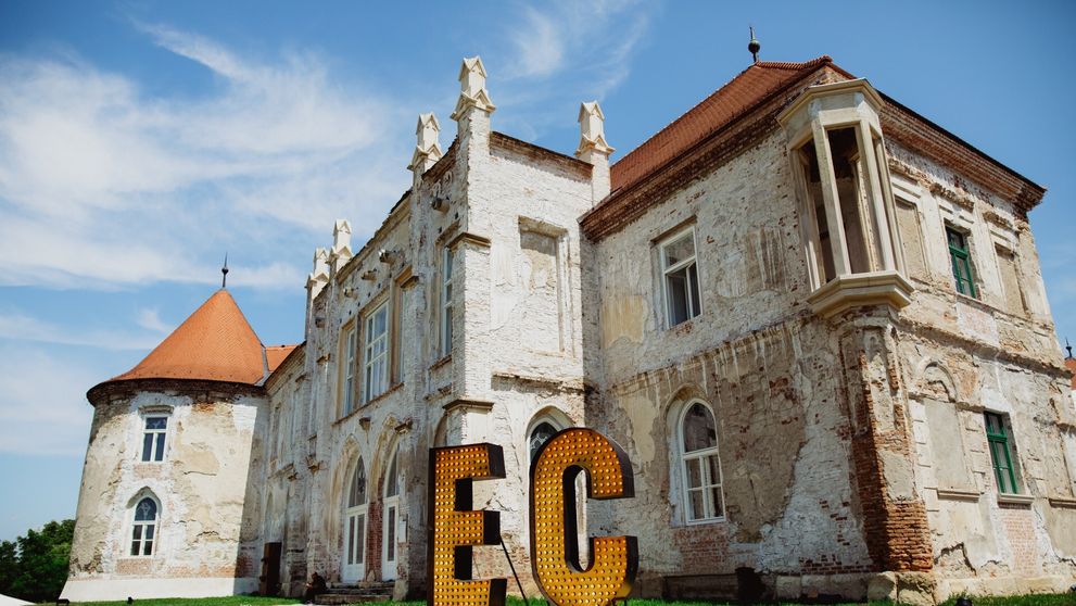 Începe Electric Castle 2024! Tot ce trebuie să știi despre festivalul care are loc pe domeniul Bánffy din Bonțida