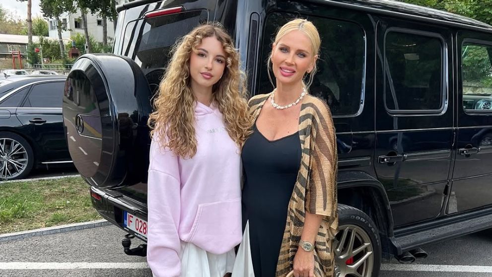 Andreea Bănică a angajat-o pe fiica ei la hotelul pe care îl deține în Eforie Nord. Cu ce se va ocupa Sofia, la doar 16 ani: „Vrea să-l facă mândru pe tatăl ei”