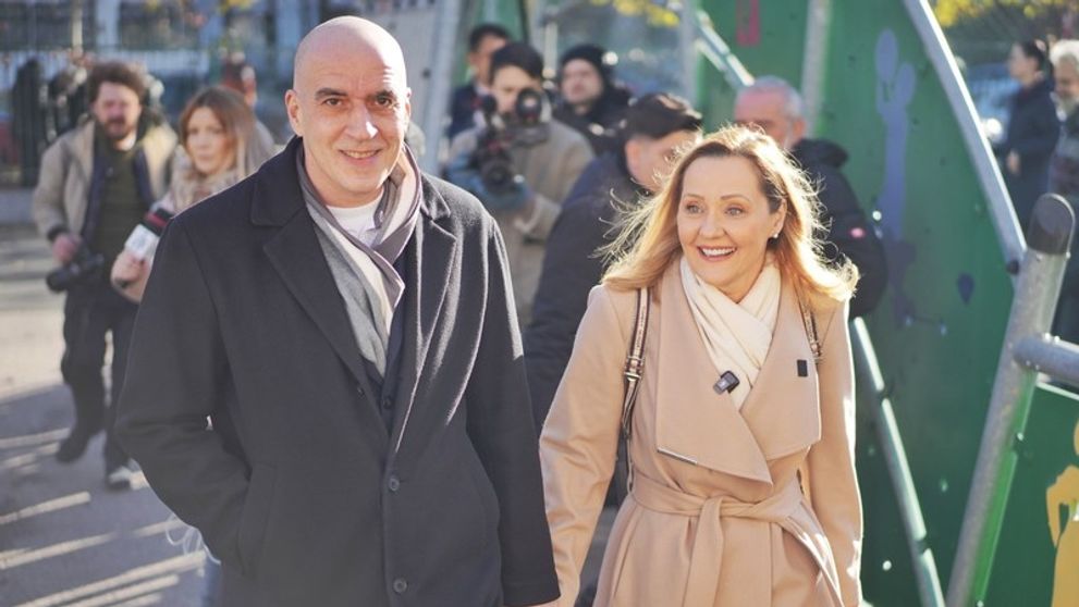 Cât costă paltonul purtat de Elena Lasconi în ziua alegerilor prezidențiale! Ținuta candidatei la președinție a atras atenția tuturor