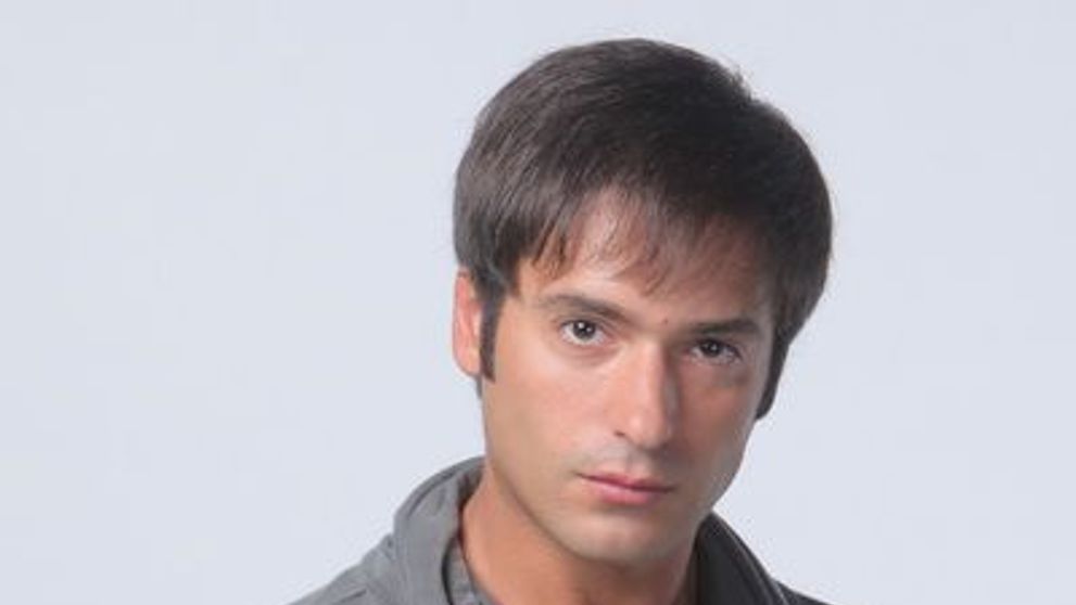 Radu Valcan: „In liceu am fost gata sa dau foc scolii cu o fumigena”. Afla 14 lucruri pe care nu le stiai despre vedeta