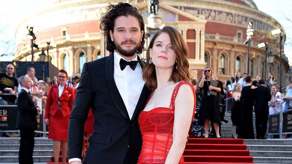 Kit Harington (Urzeala tronurilor), apariție rară cu soția la un eveniment monden