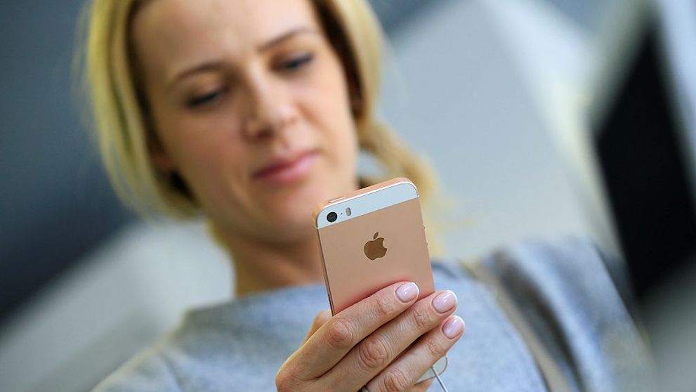 Apple a lansat un iPhone la preț redus în plină pandemie de coronavirus, dar nu știm cui îi va mai păsa