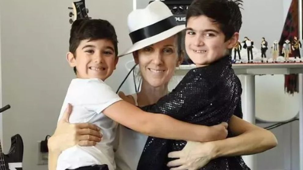 Gemenii lui Celine Dion sunt bărbați în toată firea! Deși au doar 14 ani, Eddy și Nelson au barbă, mustață și par mult mai maturi