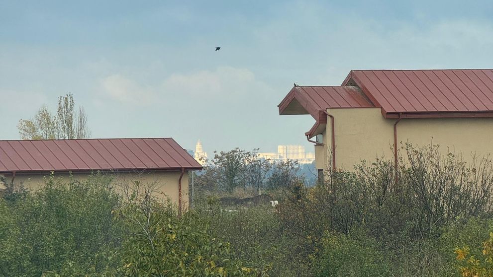 „Rar vezi așa ceva! Vedere unică către Casa Poporului”. Anunțul imobiliar care face senzație pe net: cu cât se vinde locuința