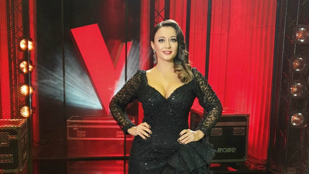 Mădălina Coca, finalista Vocea României, spectacol cu muzică franțuzească la Teatrul Elisabeta