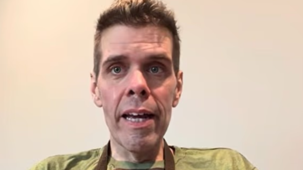 ”Am luat medicamente pentru răceală pe stomacul gol...” Din această cauză, Perez Hilton s-a zbătut între viață și moarte trei săptămâni