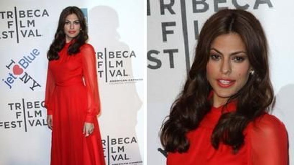 GALERIE FOTO: Eva Mendes i-a lasat pe toti cu gura cascata la lansarea ultimului ei film! Vezi ce tinuta a purtat!