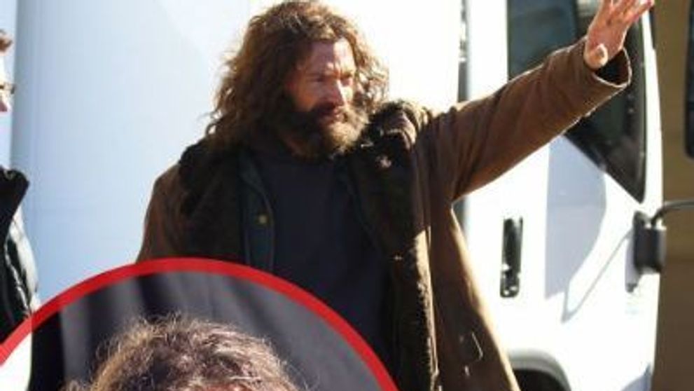 Hugh Jackman, unul dintre cei mai atragatori actori de la Hollywood, arata ca un om al strazii la filmarile pentru 