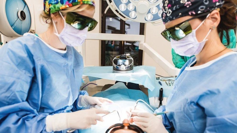 (P) Implant dentar într-o singură zi - servicii de nota 10 de la Dental Premier!