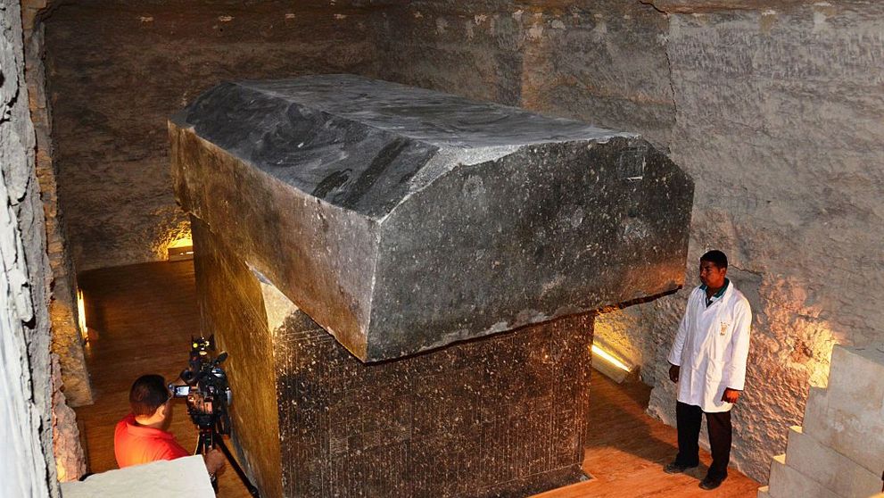 Misterul celor 24 de sicrie extraterestre descoperite aproape de Marea Piramidă din Giza