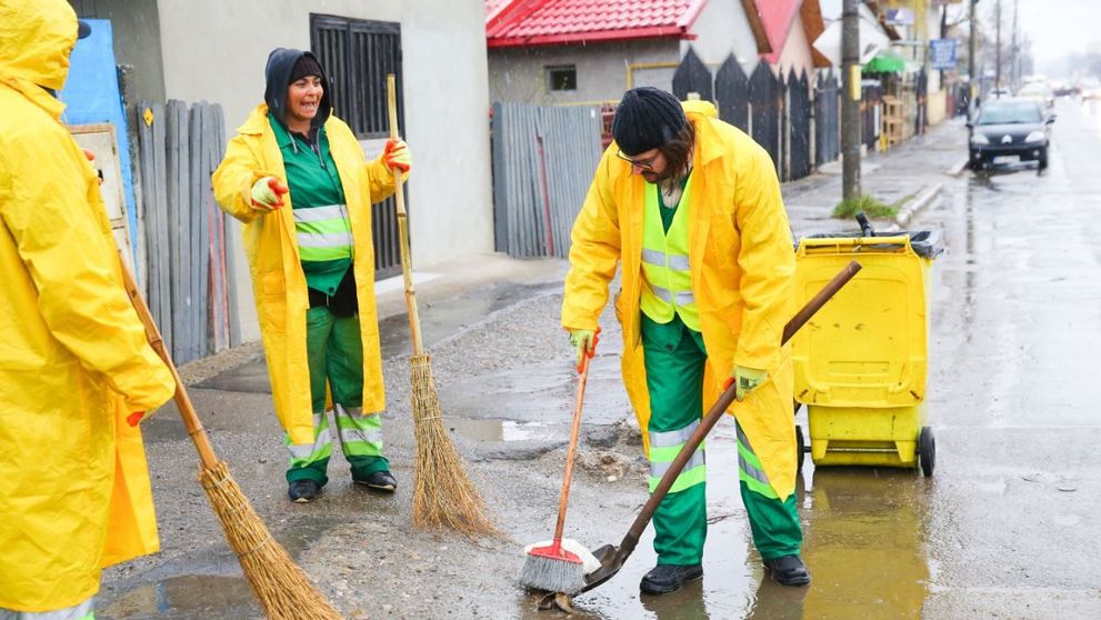 Șef sub acoperire. Managerul unei companii de salubritate, din birou la munca de jos