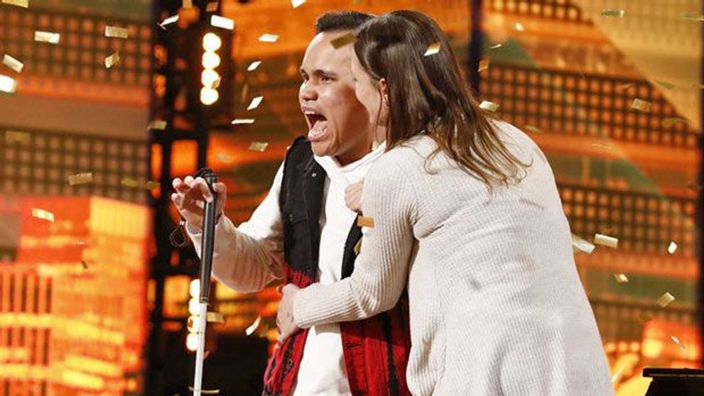 Un tânăr de 22 de ani, orb și autist, a luat Golden Buzz-ul la America's Got Talent. Vezi momentul spectaculos