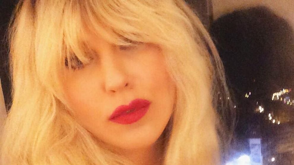 Corina Bud, din ce in ce mai indrazneata. Ipostaza sexy care i-a luat prin surprindere pe fani