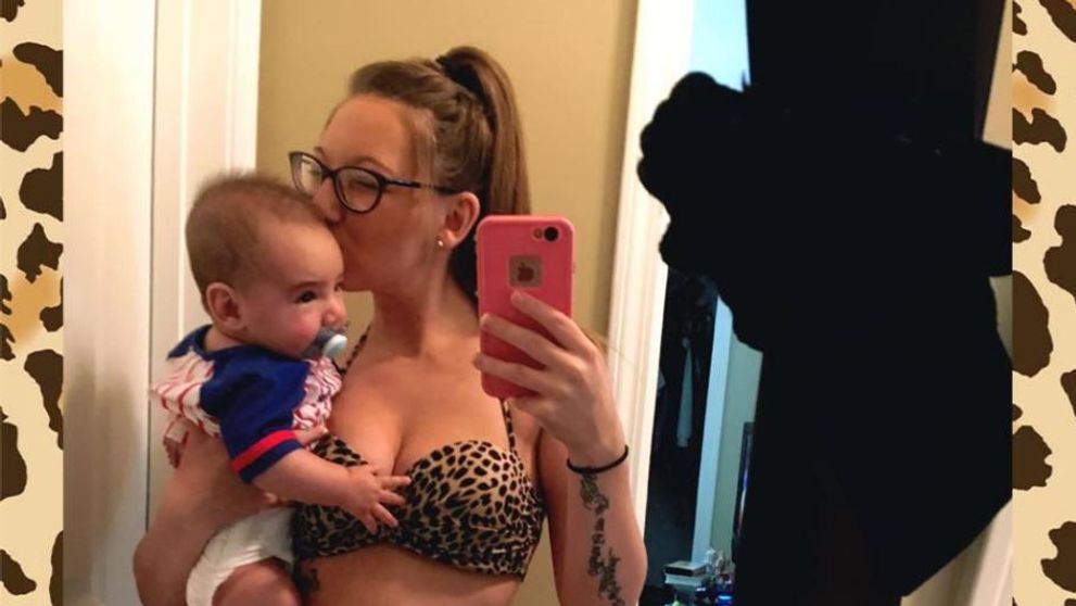 O mama a mers la piscina, dar i s-a spus ca barbatii nu se simt confortabil in preajma ei. Motivul pentru care aceasta femeie a trecut printr-o situatie jenanta