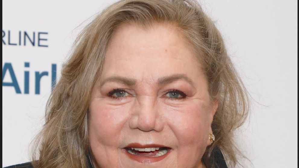 În anii 90, era considerată una dintre cele mai senzuale actrițe din lume! Kathleen Turner, apariție rară în public