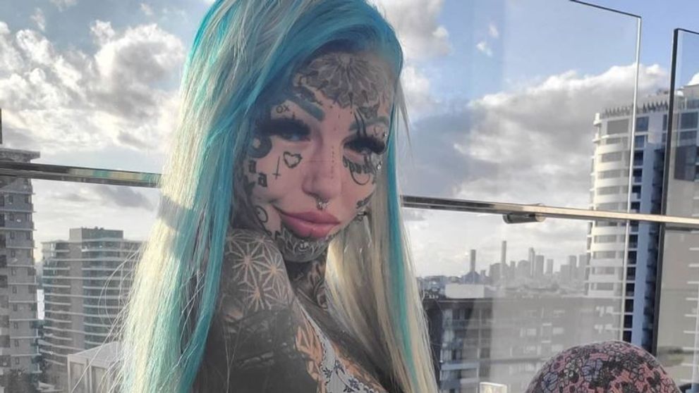 Și-a tatuat 98% din corp, dar asta nu este tot. Ce modificare extravagantă și-a făcut această femeie