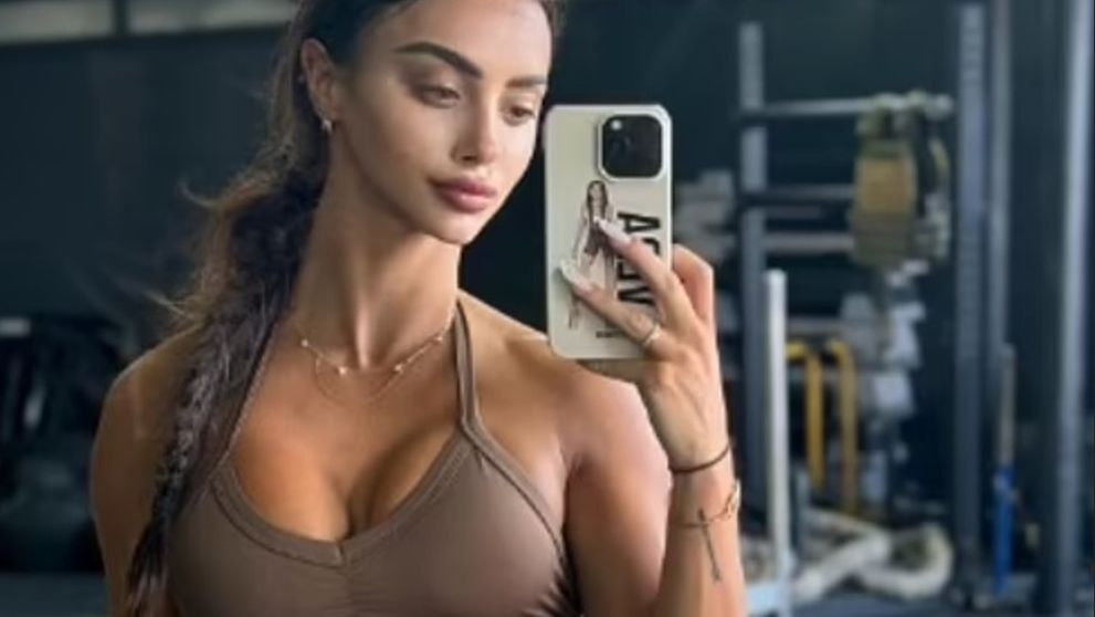 O celebră influenceriță de fitness, luată la rost de internauți după ce a pozat într-o ținută indecentă la Marele Budha, loc sacru din Thailanda