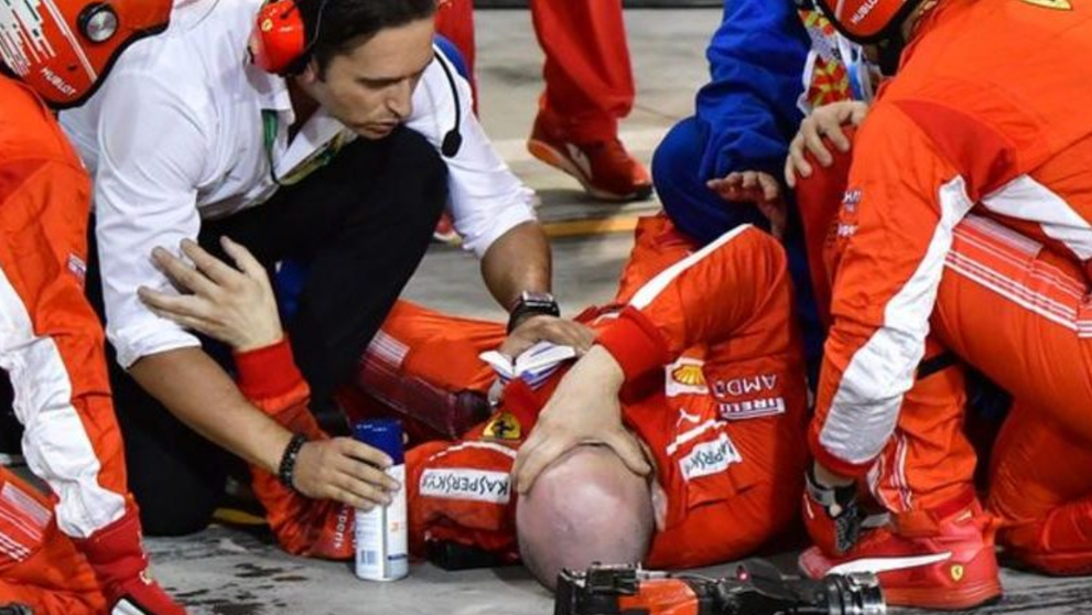 Filmuletul socant cand soferul F1, Kimi Raikkonen, a trecut cu masina peste piciorul unui membru din echipa sa