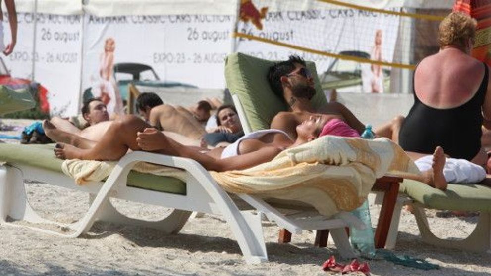A pozat goala pe plaja. Cum au surprins-o paparazzii Cancan pe Margherita, fata Clejanilor