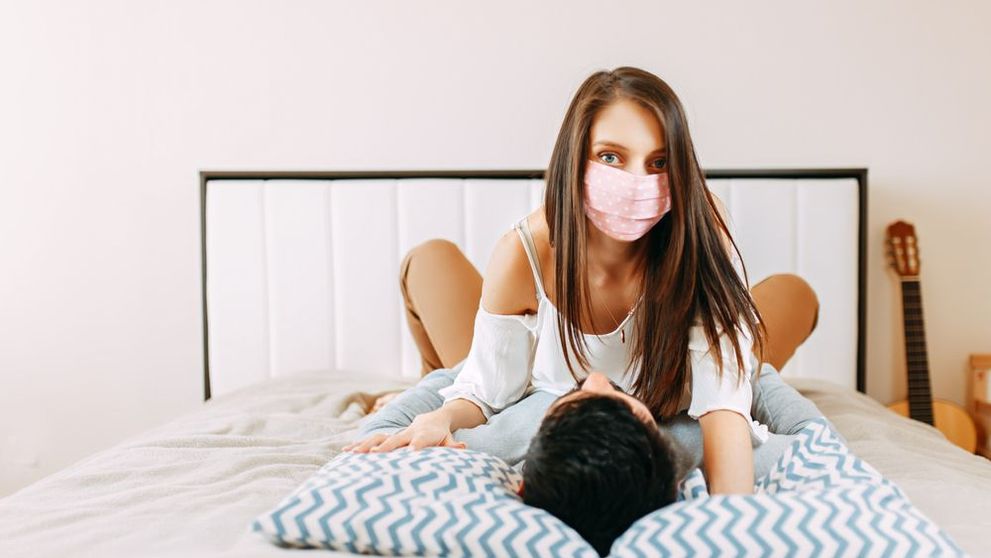 Ce trebuie să faci în timpul relațiilor intime ca să eviți contaminarea cu coronavirus. Recomandările experților