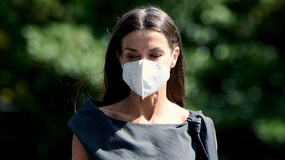 Regina Letizia, apariție lăudată. A optat pentru un look natural, cu firele albe la vedere