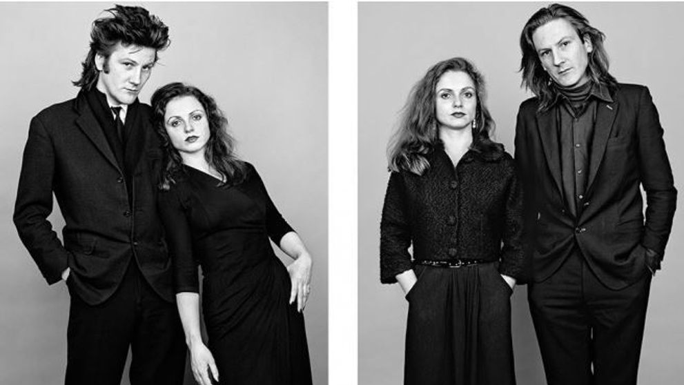 I-a pozat in adolescenta. 30 de ani mai tarziu, i-a rechemat la studio si a refacut fotografiile. Cum i-a surprins