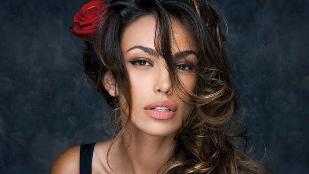 Madalina Ghenea a ajuns in Romania, pentru nunta fratelui ei. FOTO