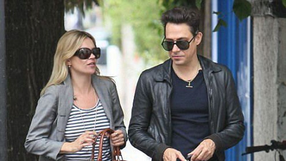 Kate Moss poarta verigheta. Oare s-a maritat?