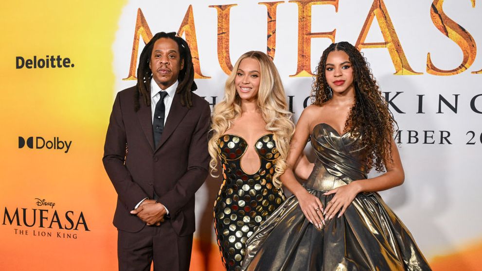 Beyonce, eclipsată de fiica sa de 12 ani. Jaz-Z, acuzat de agresiune sexuală, și-a însoțit familia pe covorul roșu