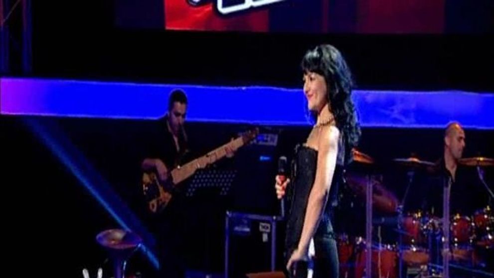 Vocea ei fabuloasa iti face pielea de gaina. A intors toate scaunele si l-a facut pe Smiley sa exclame: 