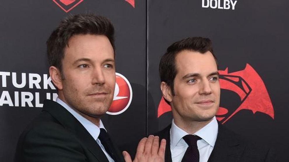 El este Batman, dar habar nu aveai despre asta. Cum arata fratele unuia dintre cei mai doriti actori de la Hollywood