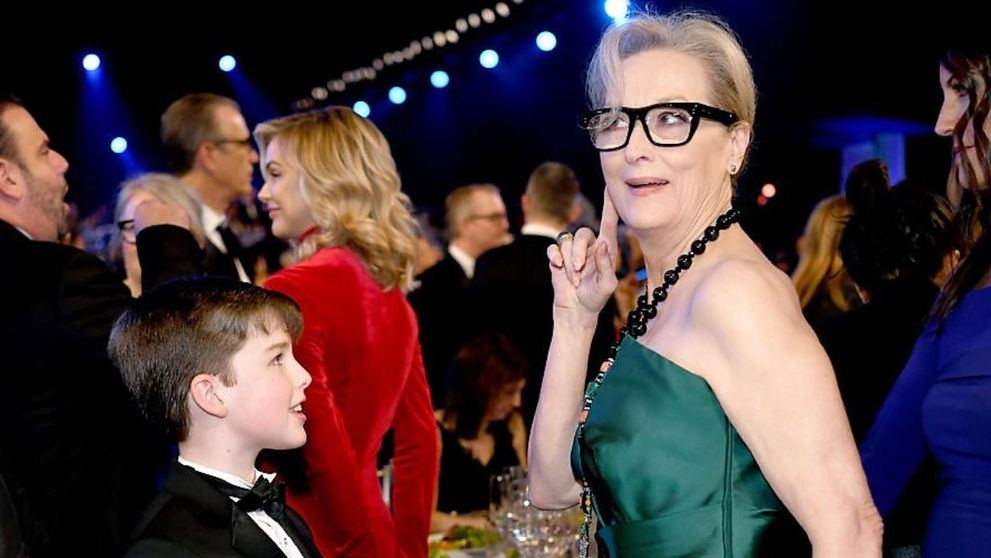 Meryl Streep se îmbracă românește, dar ea nu știe asta. Cum arată ia pe care o poartă
