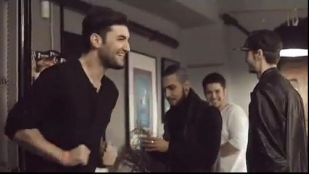 O piesa de aproape 6 milioane de afisari are un nou videoclip. Ce surpriza i-au facut prietenii lui Smiley