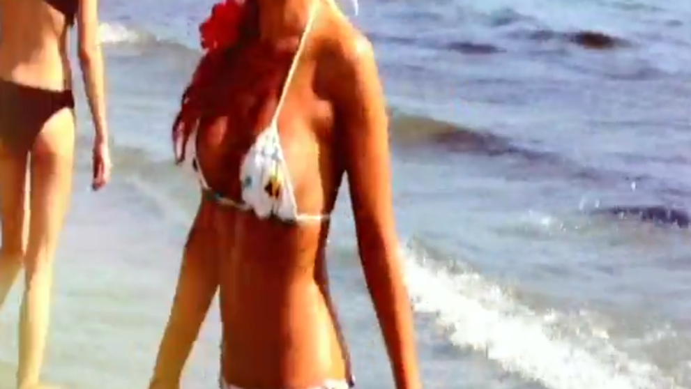 Cea mai sexy mamica a showbizului