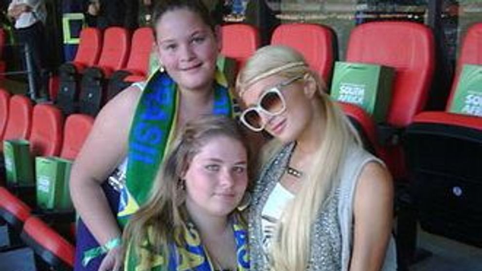 Paris Hilton, arestata in Africa de Sud  pentru ca a fumat marijuana pe stadion