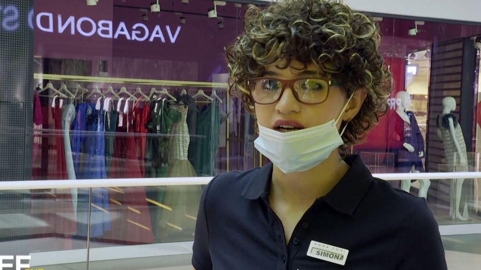 EXCLUSIV ONLINE - Jobul care nu s-a văzut la TV. Cine este angajata care a pus-o pe Andreea Cornea la treaba dis de dimineață