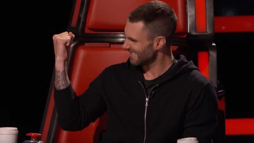 A venit, a cantat si l-a facut pe unul dintre jurati sa cante cu el. Ce l-a facut pe Adam Levine sa urce pe scena
