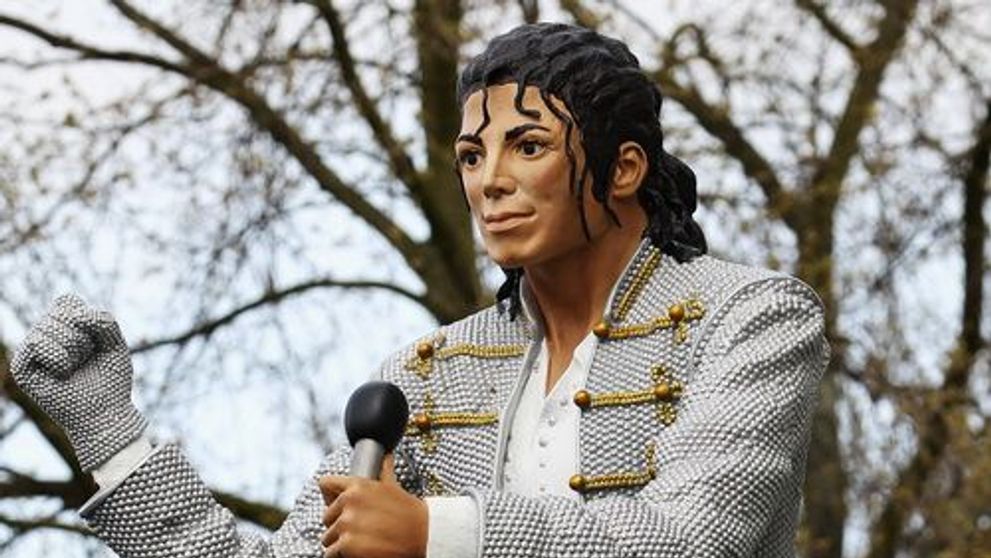 Miliardarul al Fayed isi apara statuia: 