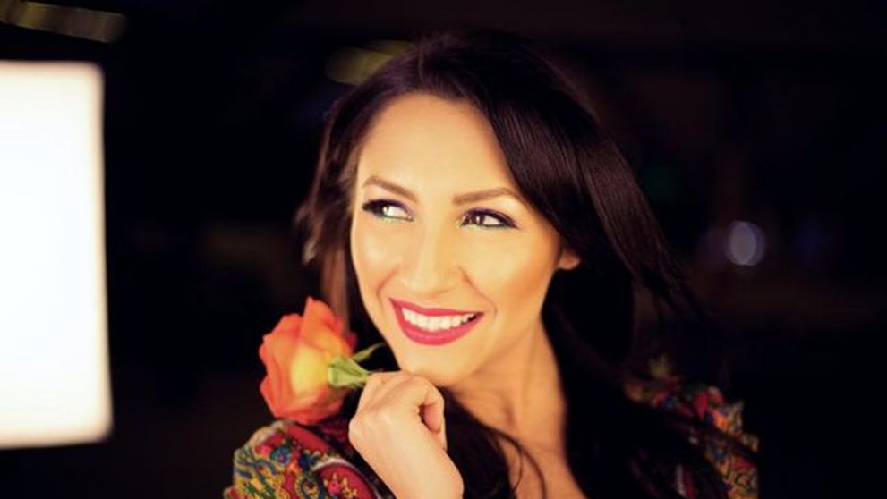 Andra, de nerecunoscut intr-o fotografie recenta. Fanii, izbiti de asemanarea artistei cu Jennifer Lopez