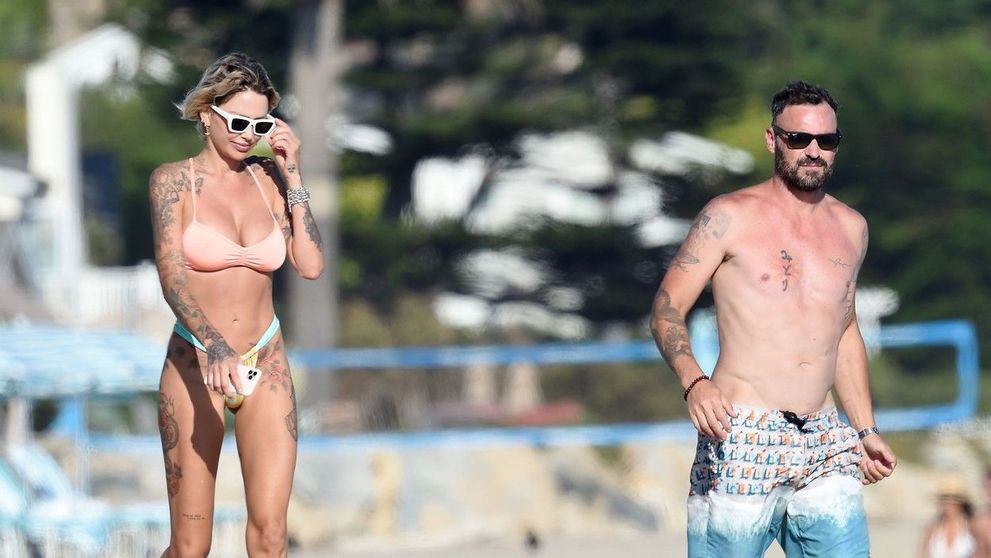 Brian Austin Green s-a împăcat cu Tina Louise. Cei doi au fost fotografiați la plajă în ipostaze tandre