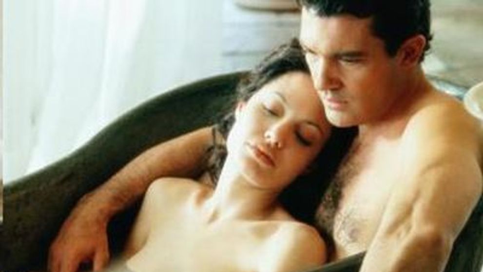 20 de scene nud memorabile: De la Angelina Jolie la Kate Winslet