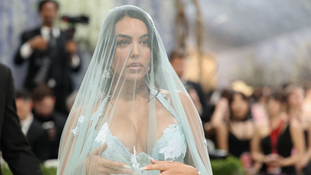 Georgina Rodríguez a atras toate privirile înainte de nunta cu Cristiano Ronaldo. Cum ar putea arăta rochia ei de mireasă. A oferit un indiciu