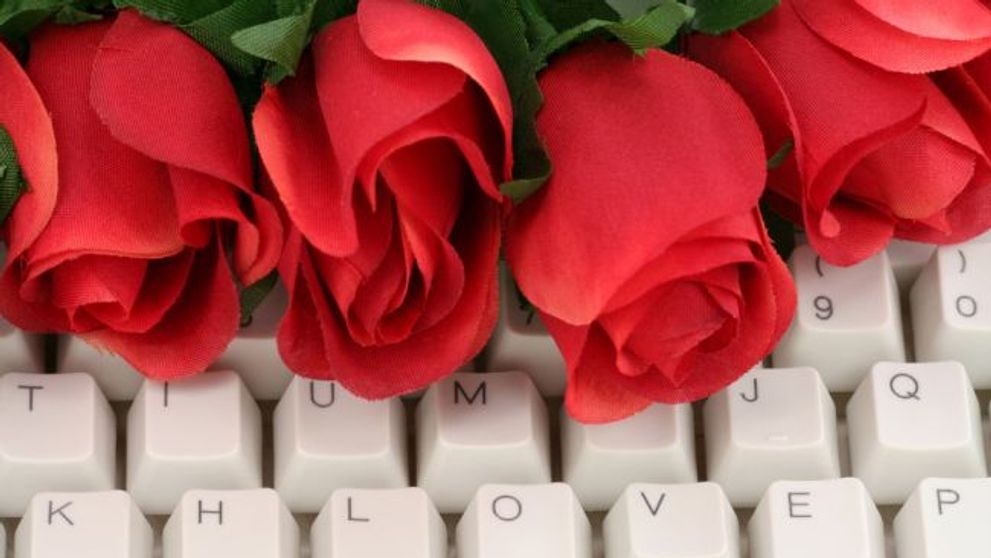 Noile reguli ale flirtului in epoca Facebook si Twitter. Ce e permis sa faci si ce NU ca sa iti gasesti jumatatea