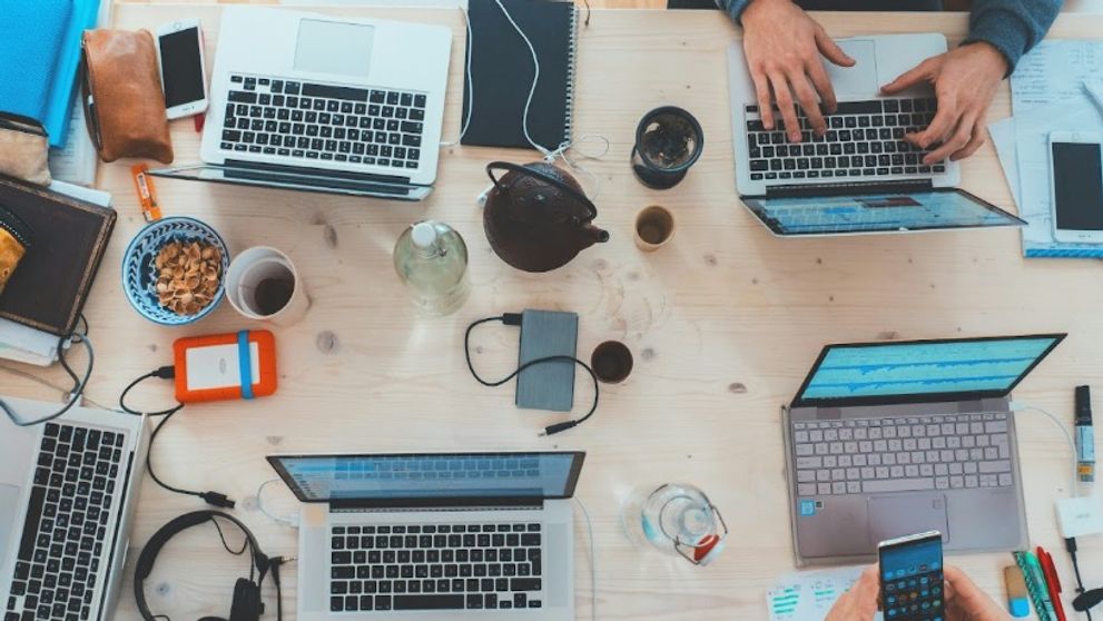 Companiile renunță la achiziția de laptopuri și telefoane. Modelul Device-as-a-Service câștigă teren în Europa