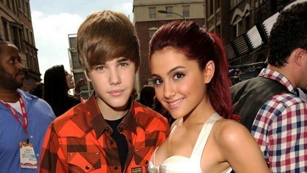 Justin Bieber saruta o noua fata. Cine este cantareata care l-a cucerit pe Bieber