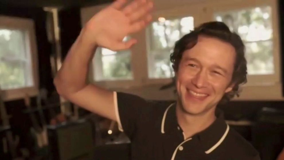 Actorul Joseph Gordon-Levitt, provocare pentru români: ”Caut poze mișto cu România”