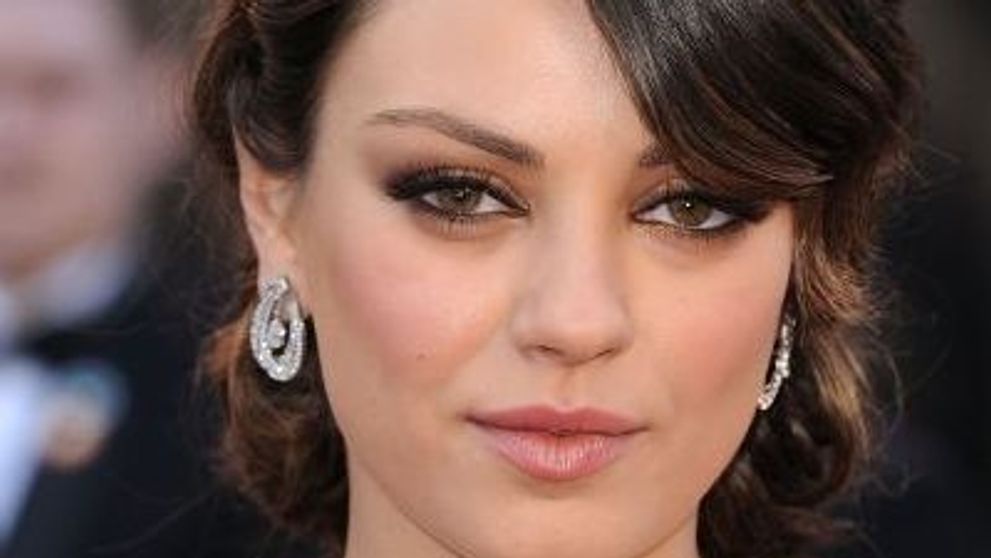 Mila Kunis, numita cea mai de treaba celebritate de pe planeta. Vezi aici motivul