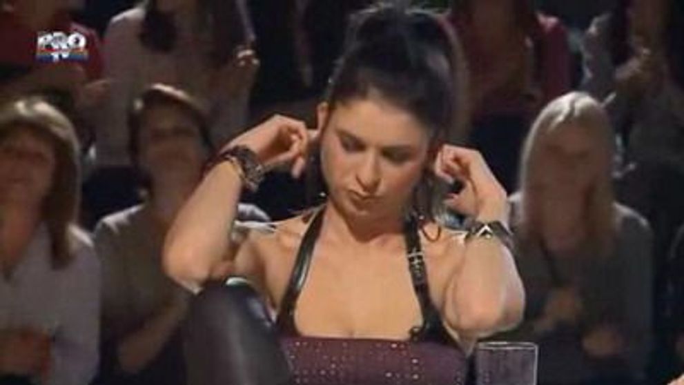 Marioara Zavoranu ii canta Oanei melodia lui Pepe - 